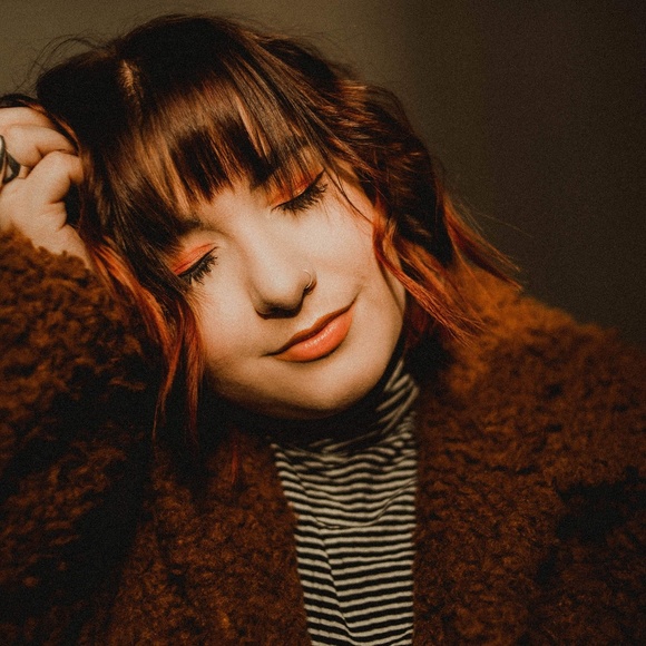 Meet your Posher, Alyssa - Picture 1 of 1